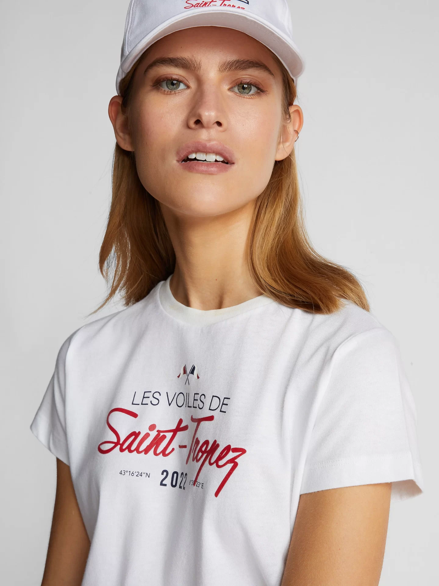 vst43_lvdst_collection_2022_femme_t-shirt_signature_443509_0101_det1_2800x