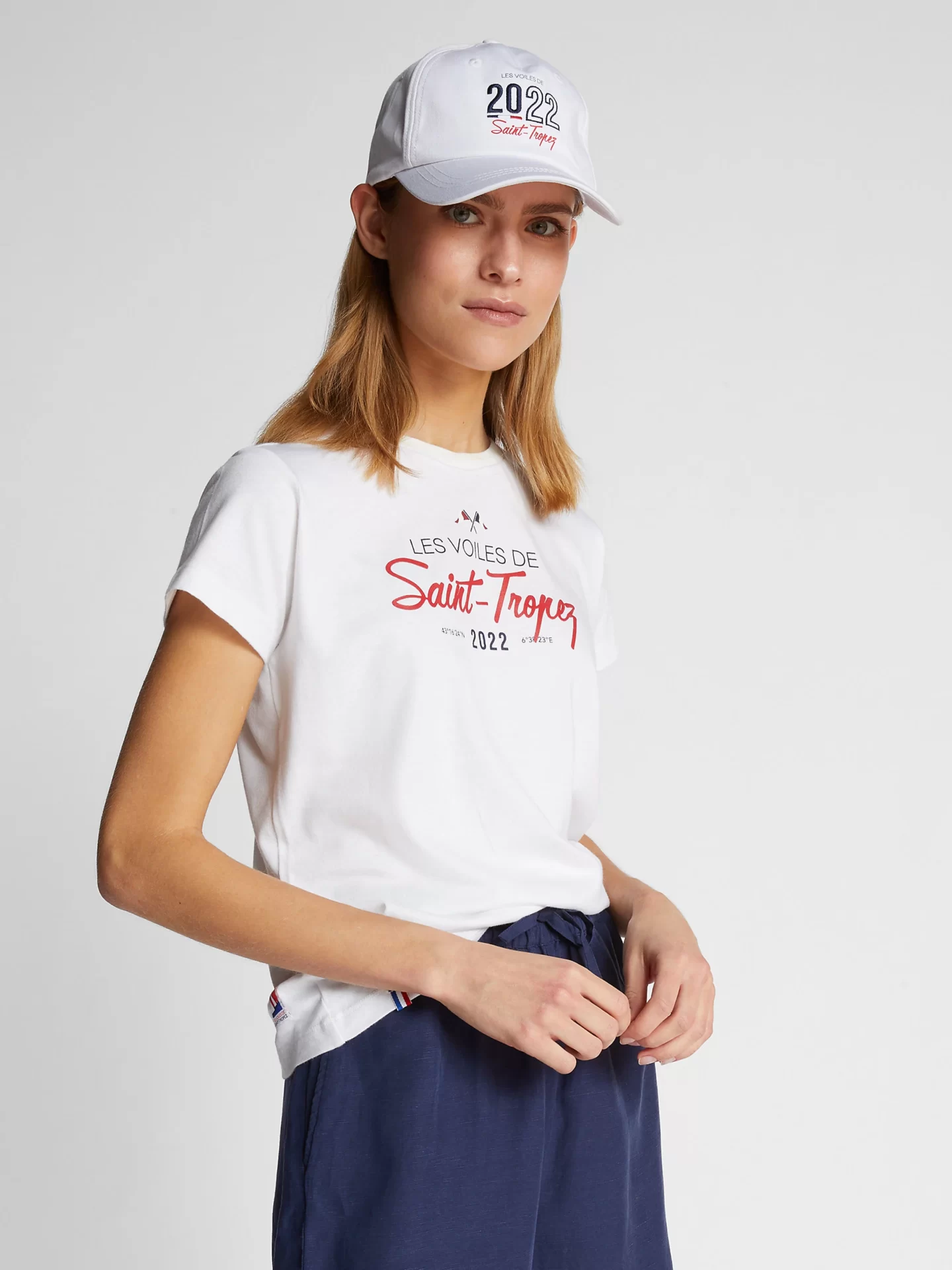 vst43_lvdst_collection_2022_femme_t-shirt_signature_443509_0101_msfront2_2800x