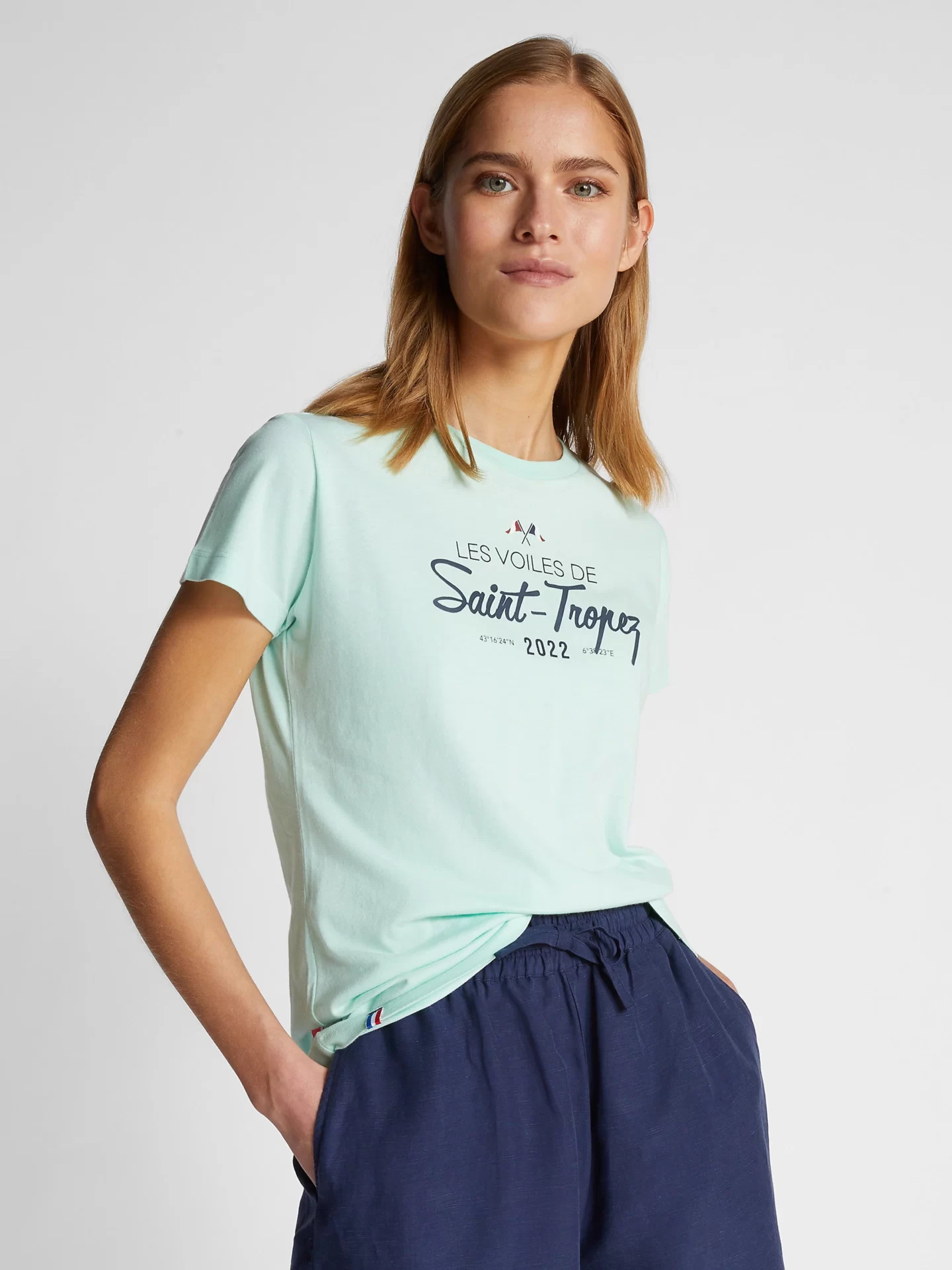 vst43_lvdst_collection_2022_femme_t-shirt_signature_443509_0784_msfront2_2800x