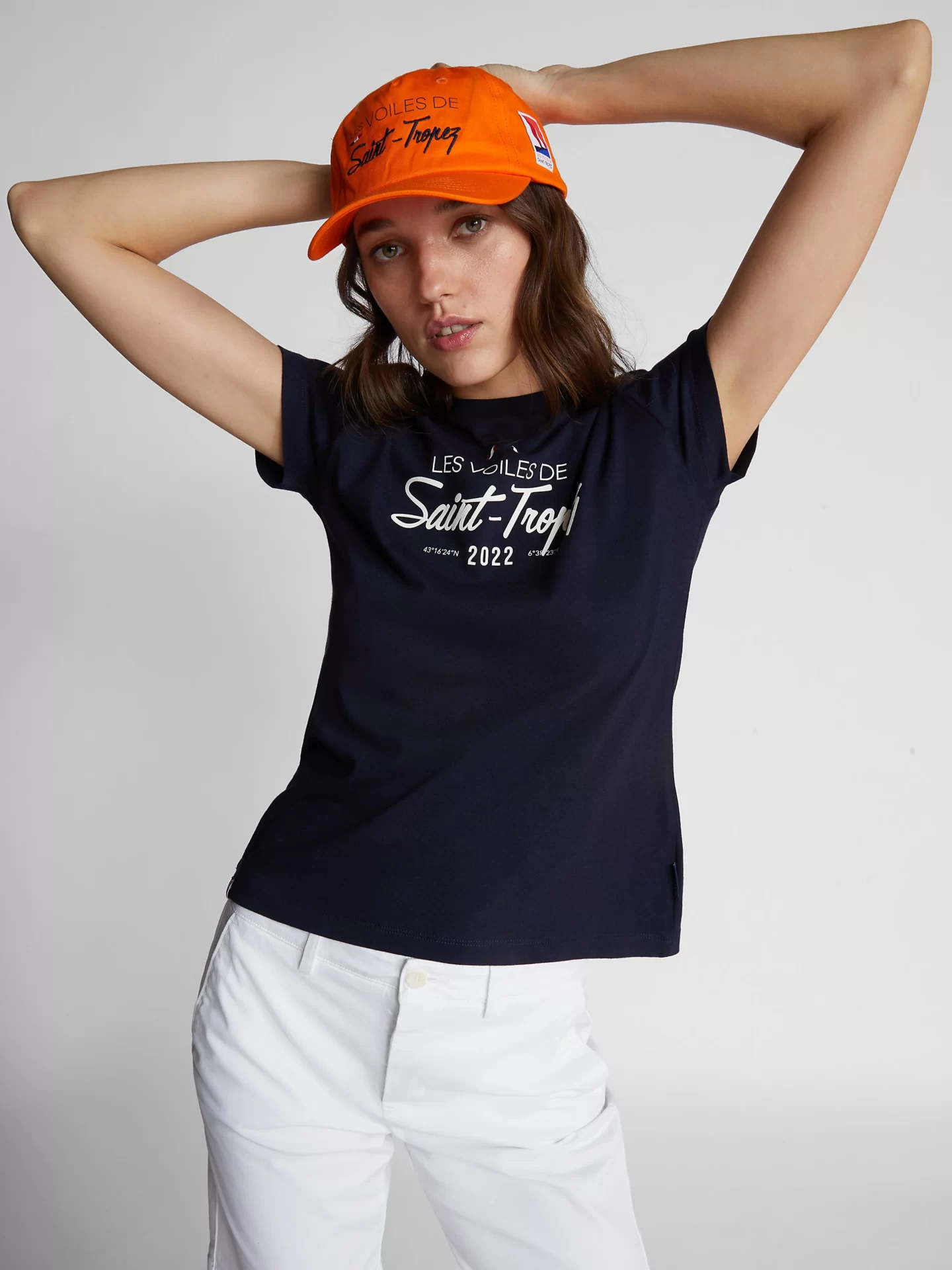 vst43_lvdst_collection_2022_femme_t-shirt_signature_443509_0802_msfront2_2800x