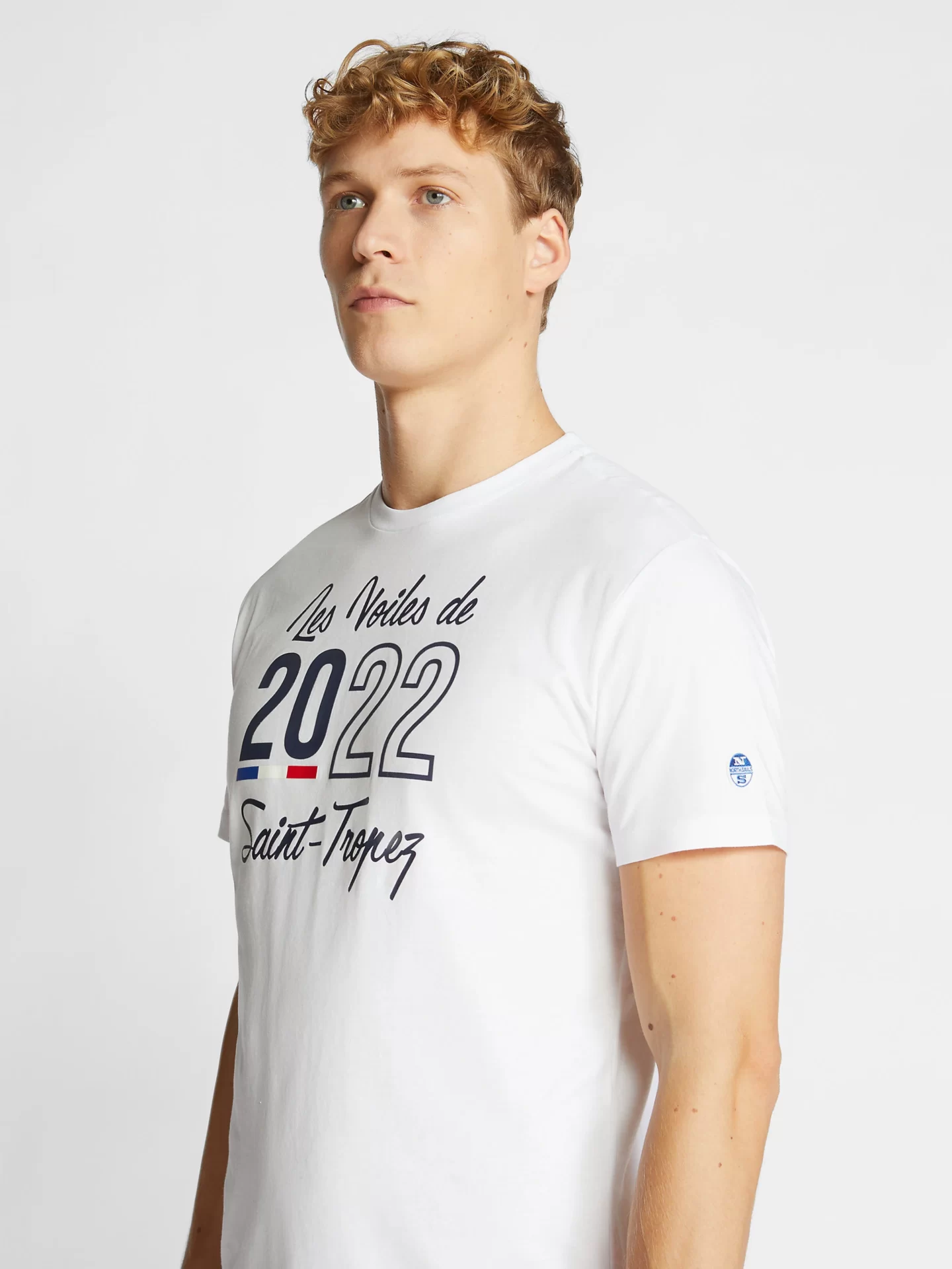 vst43_lvdst_collection_2022_homme_t-shirt_signature_403526_0101_det1_2800x
