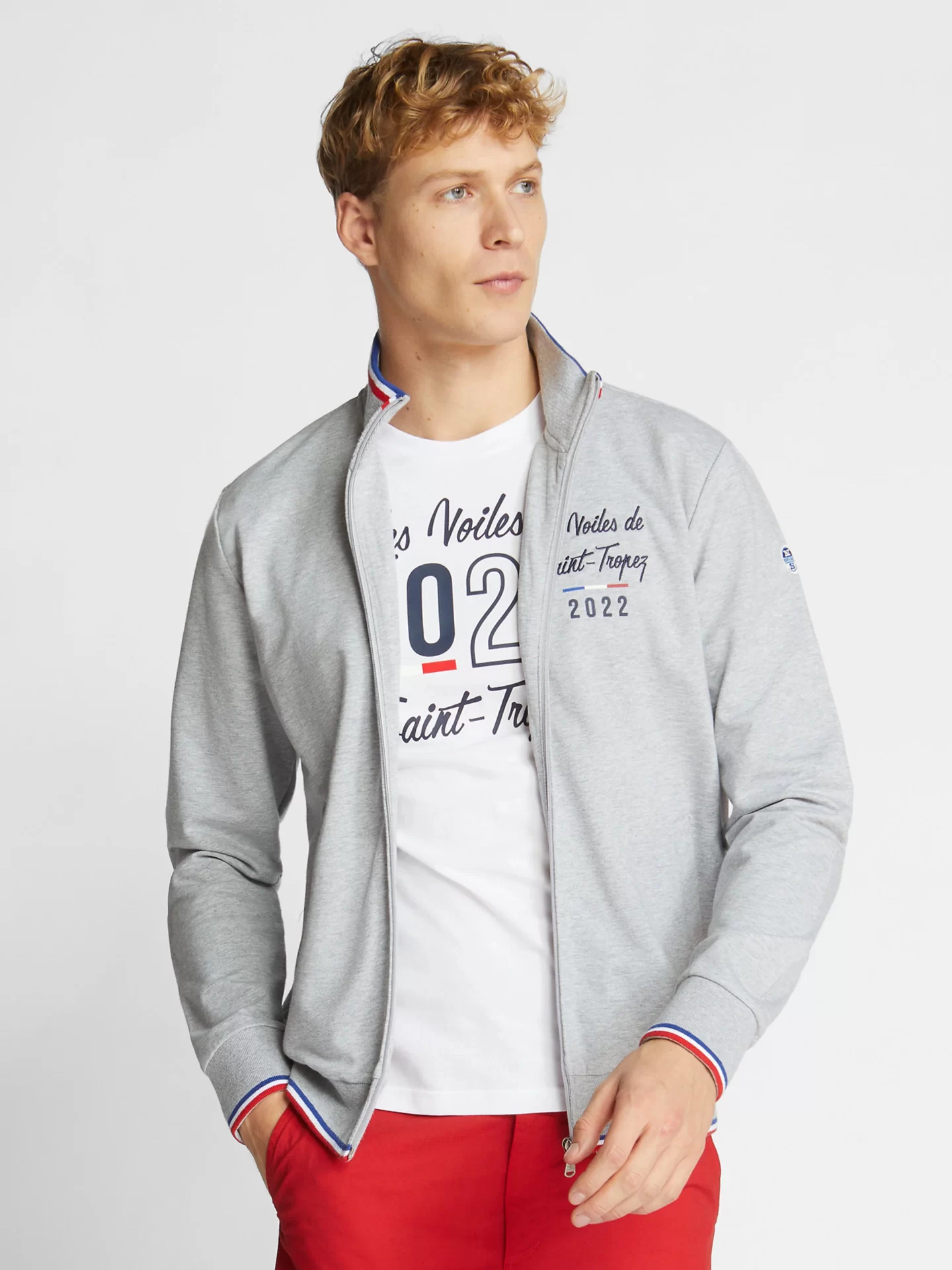 vst43_lvdst_collection_2022_homme_t-shirt_signature_403526_0101_msfront2_2800x