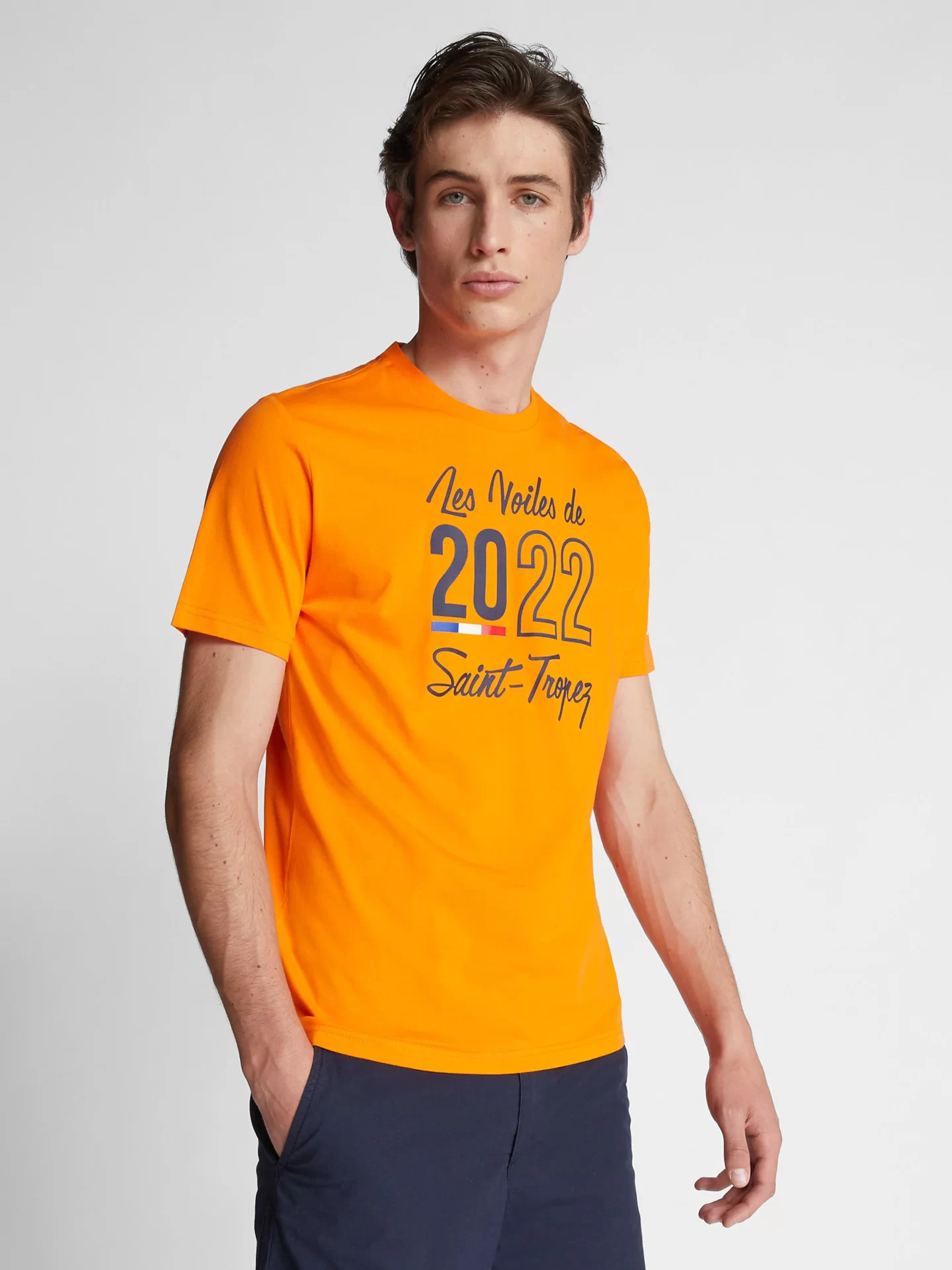 vst43_lvdst_collection_2022_homme_t-shirt_signature_403526_0725_msfront2_2800x
