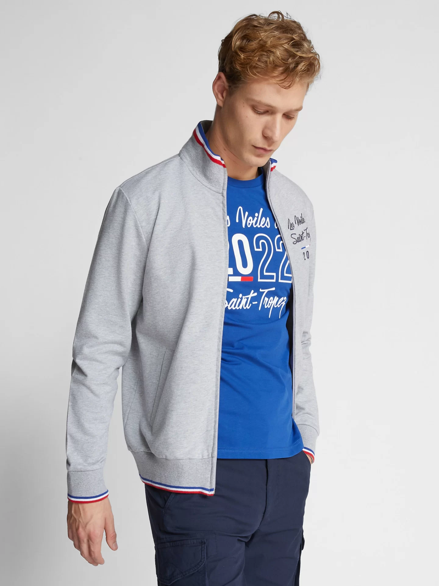vst43_lvdst_collection_2022_homme_t-shirt_signature_403526_0790_msfront2_2800x