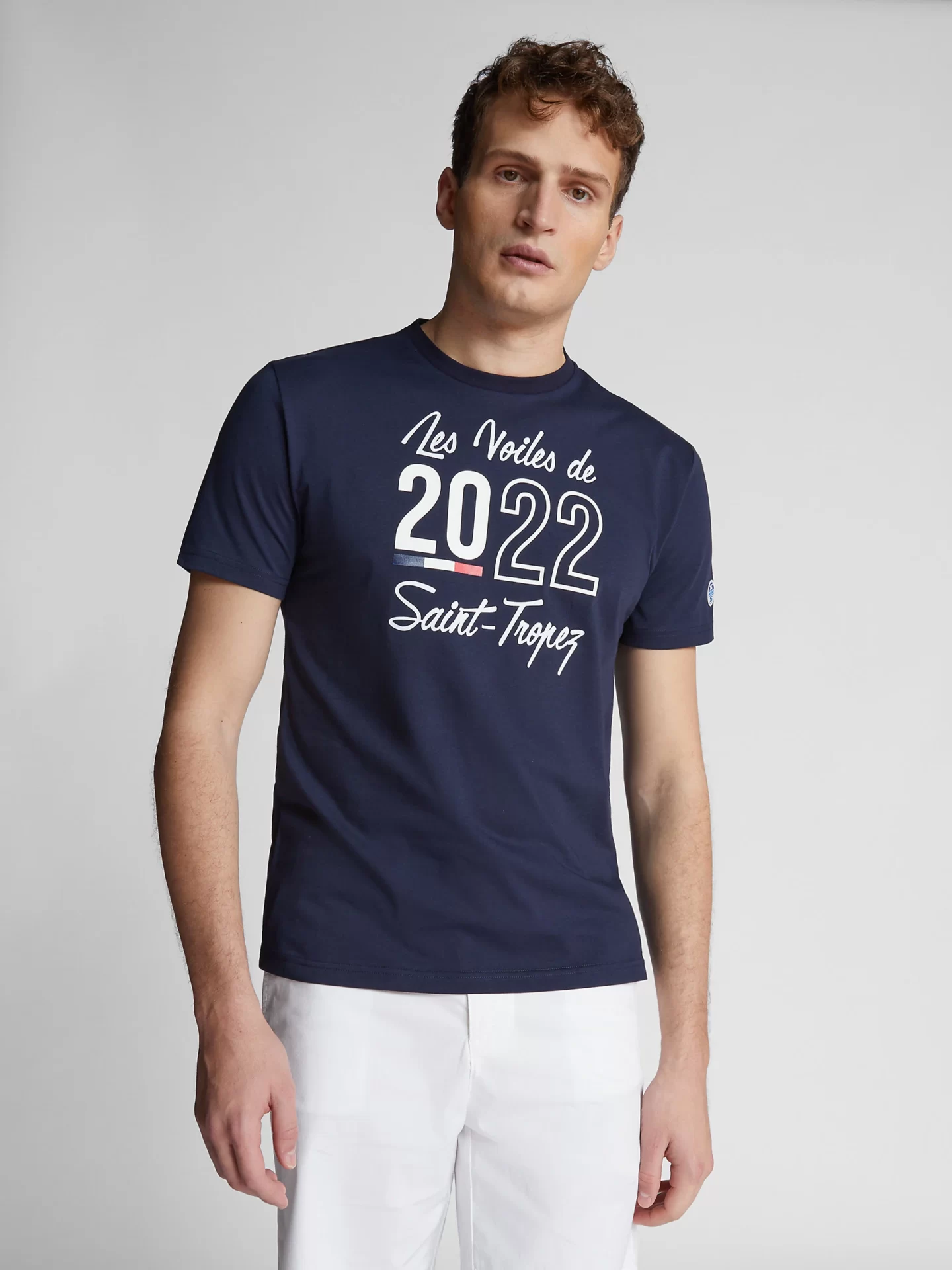 vst43_lvdst_collection_2022_homme_t-shirt_signature_403526_0802_msfront2_2800x