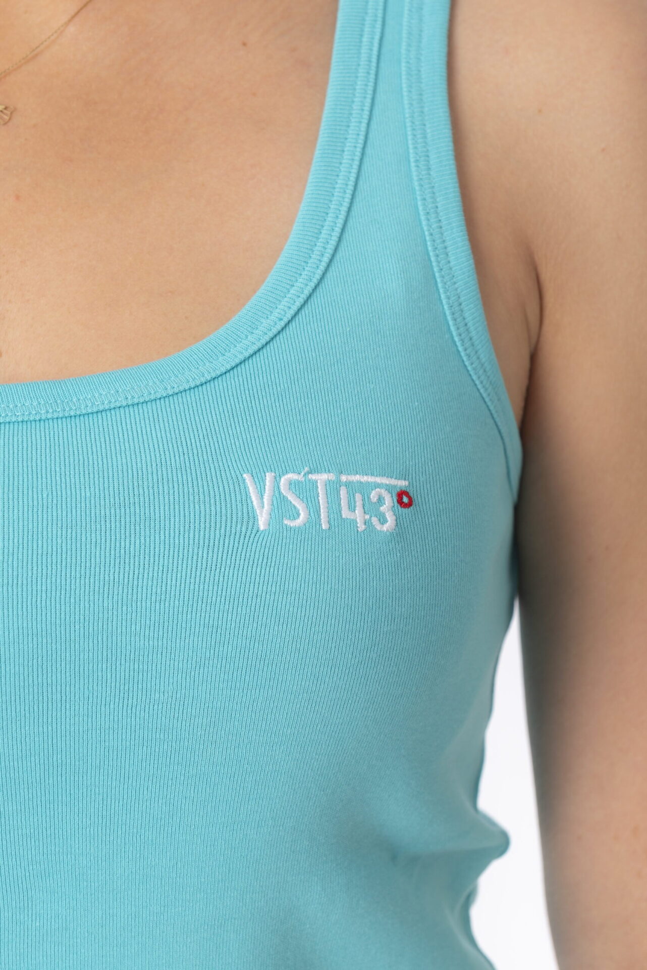 vst43_collection2022_femme_debardeur_capucin_bluelagoon_02-scaled