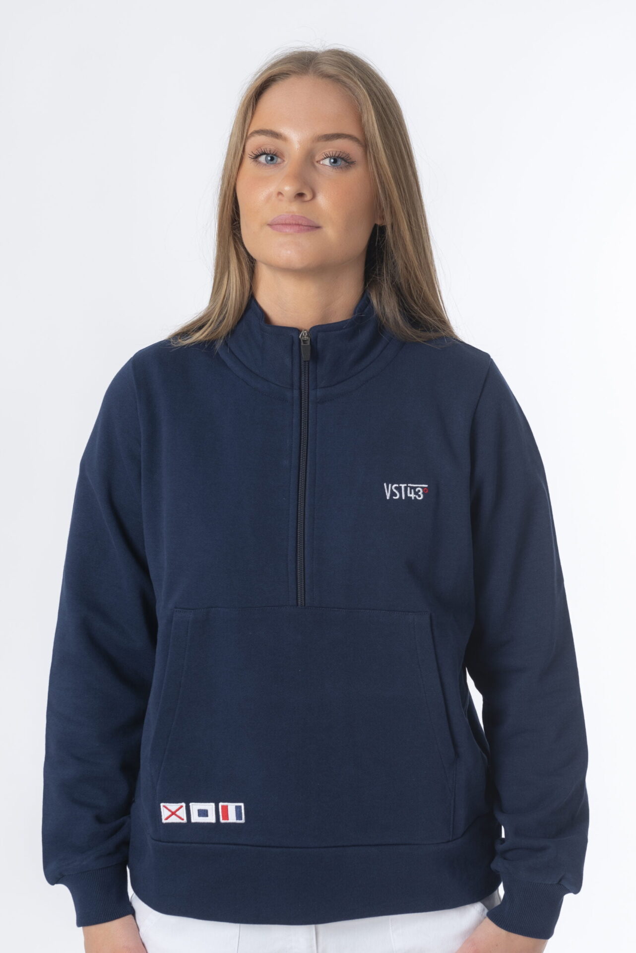 vst43_collection2022_femme_sweat_tramontane_marine_03-scaled