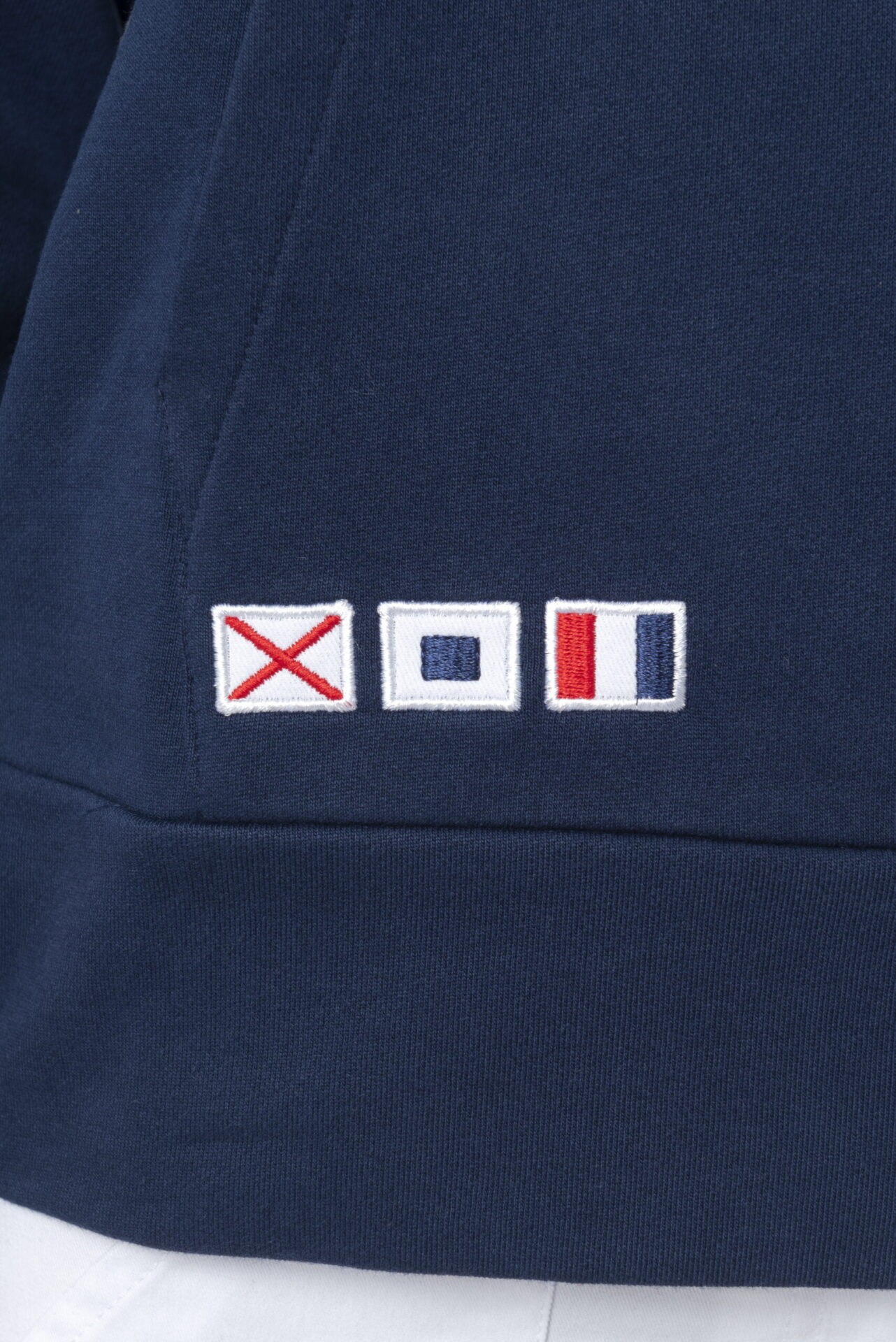 vst43_collection2022_femme_sweat_tramontane_marine_05-scaled