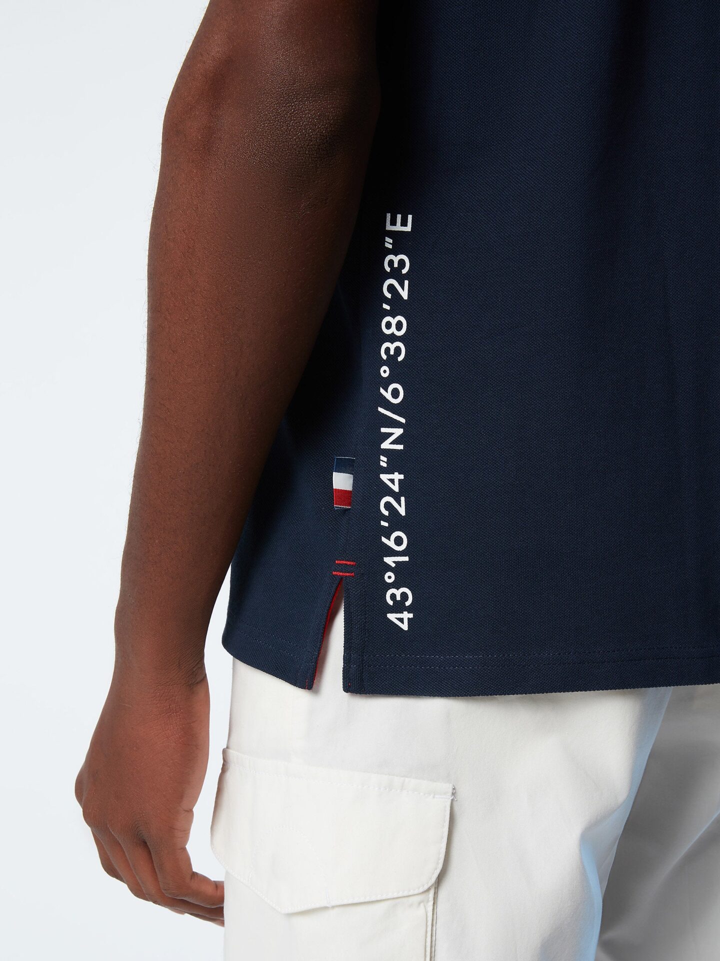 vst43_lvdst_collection_2023_homme_polo_signature_403354_0802_det5_2800x