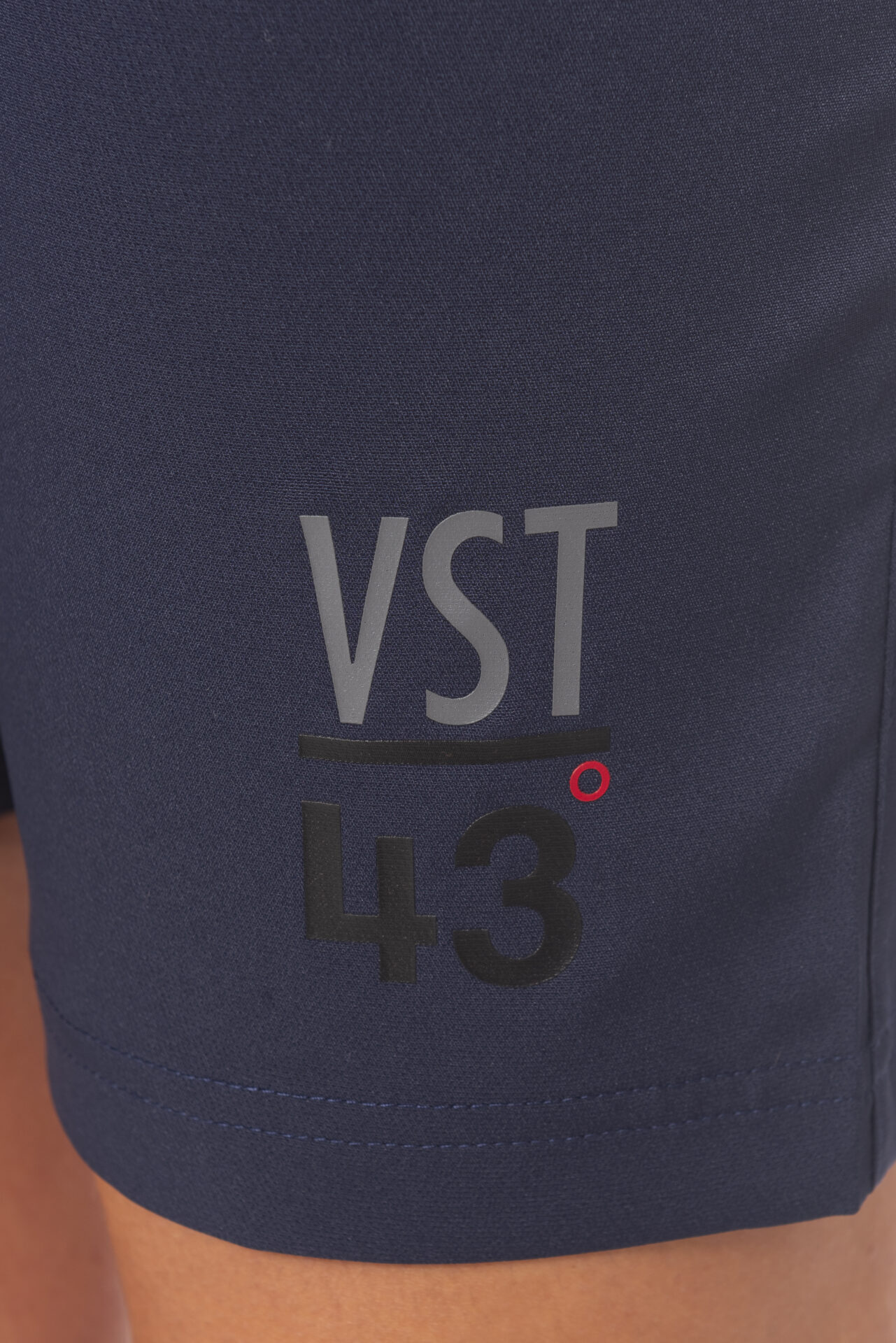vst43_collection_2023_femme_short_moau_navy_05