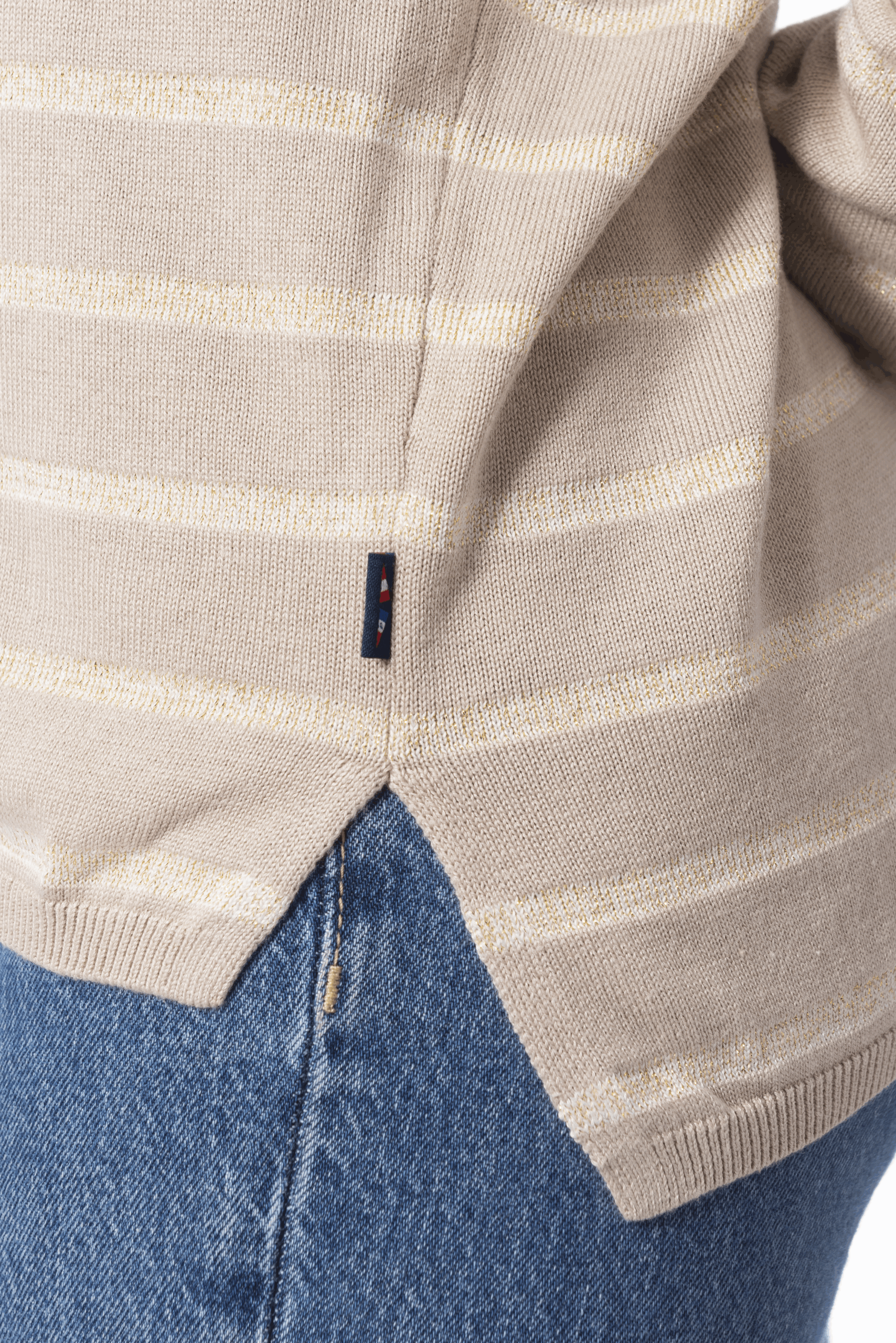 pull_lips_beige_fente_side