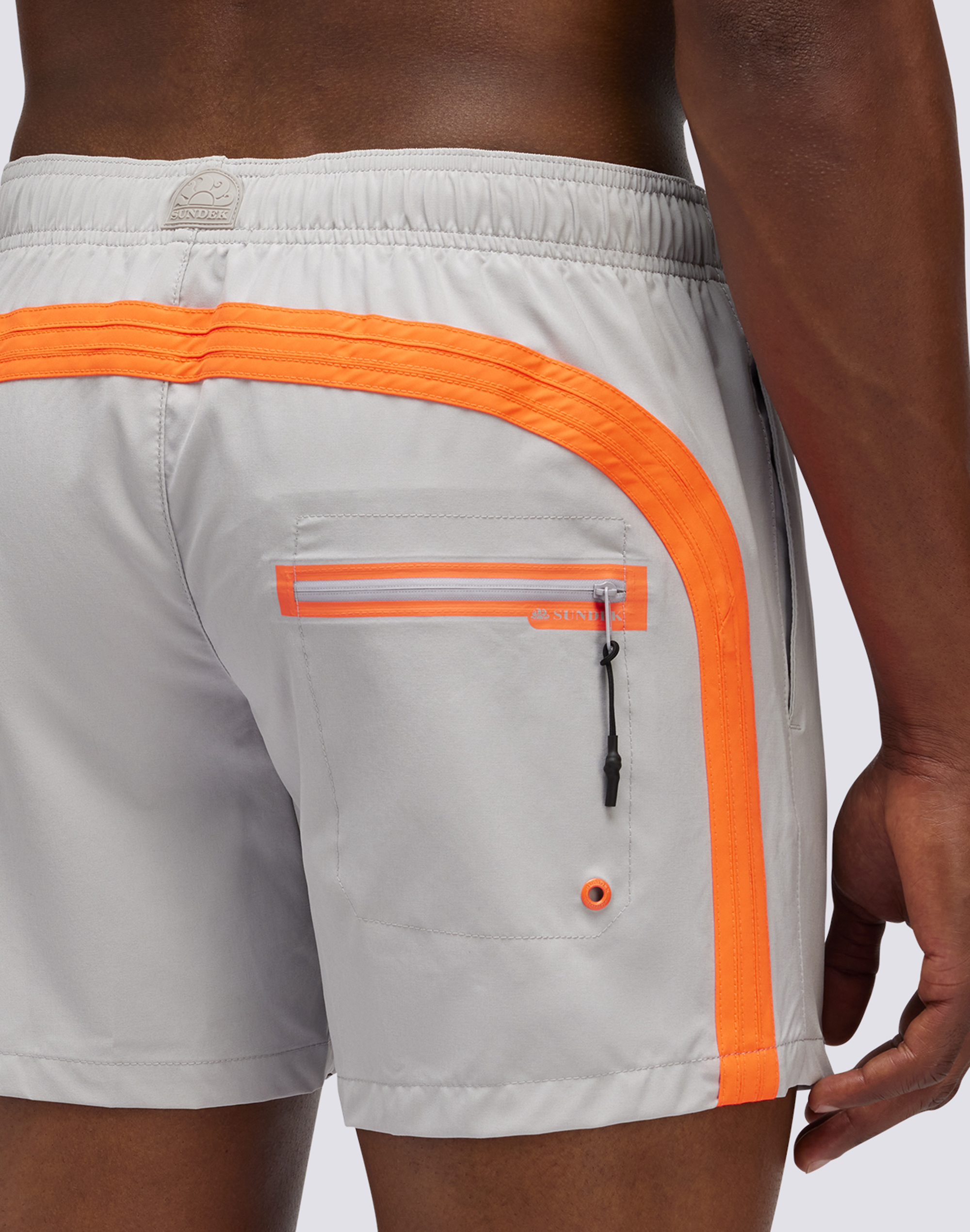 M905BDP7700_man_boardshort_newsilver_zoom