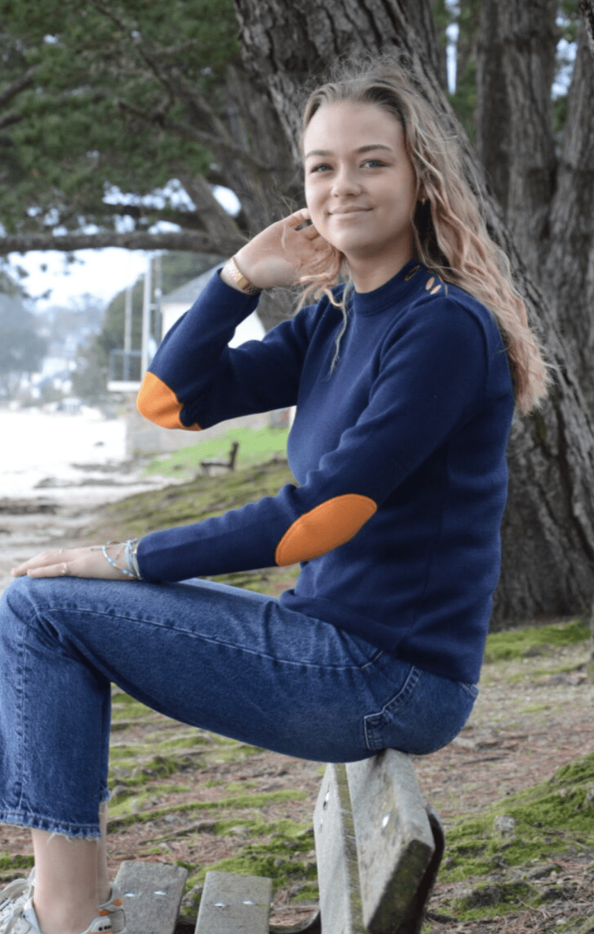 Optfeben_bleu_pull_marin_collection_2024_boutonniere