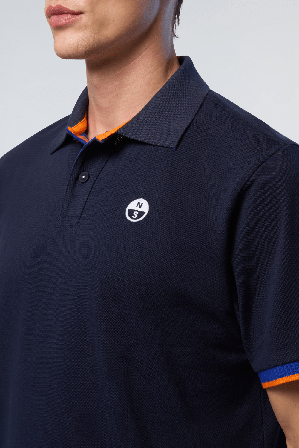 692445-0802-navy-polo-liseres-man-northsails-ss25-detail