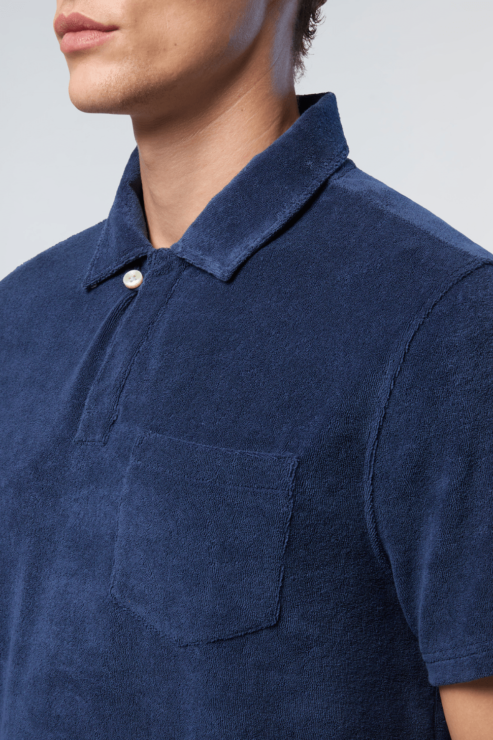 692488-0787-darkdenim-polo-eponge-man-northsails-ss25-detail