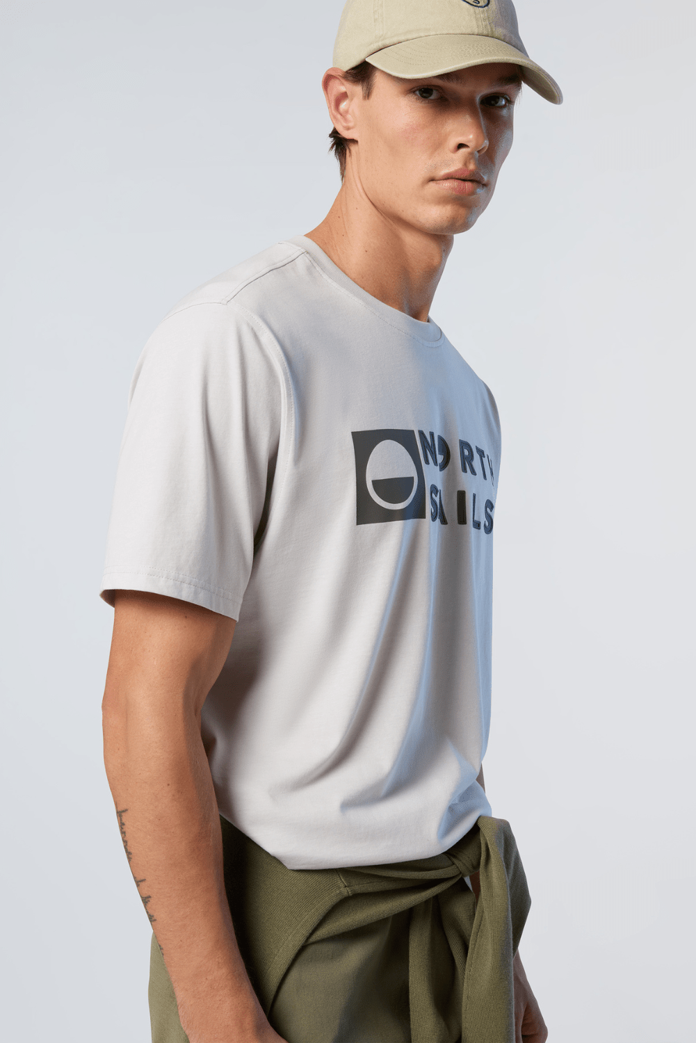 693028-0905-vaporgrey-tshirt-man-northsails-ss25-front3