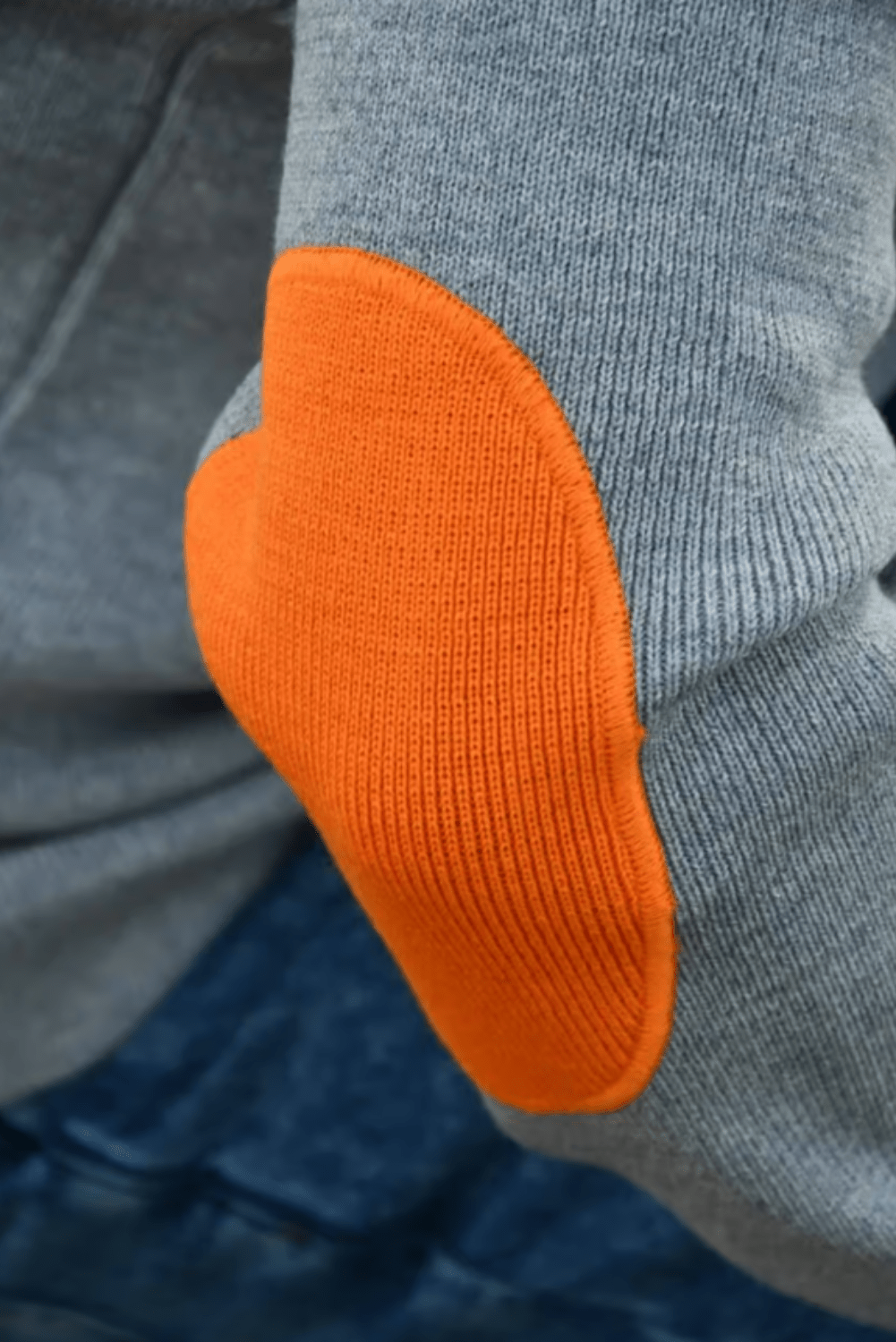 medellin_homme_gris_orange_optimist_coude