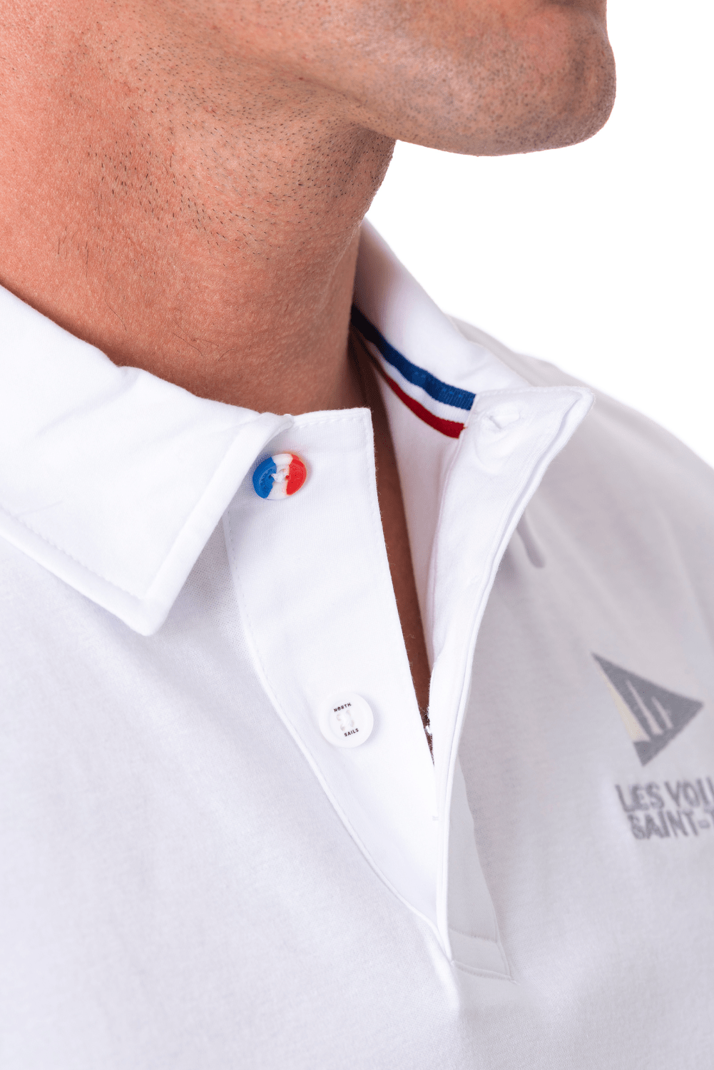 493046-lvdst26-polo-premium-0101-white-man-detail2